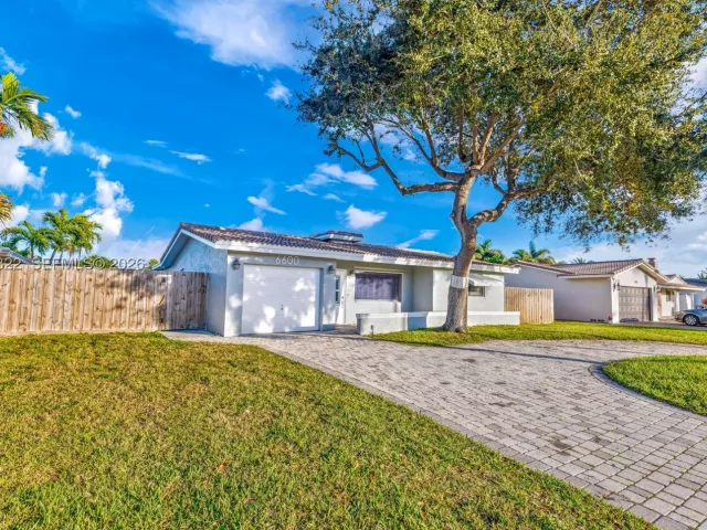 Продажа дома по адресу 6600 NE 20th Way - фото 9078287