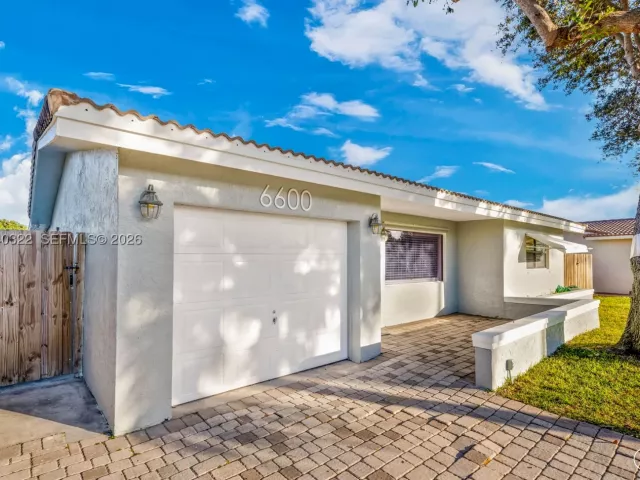 Продажа дома по адресу 6600 NE 20th Way - фото 9078288