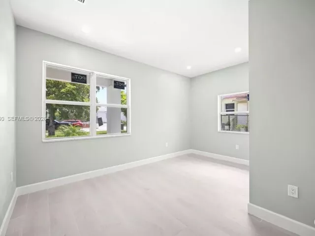 Дом в аренду по адресу 930 34th St - фото 7484668