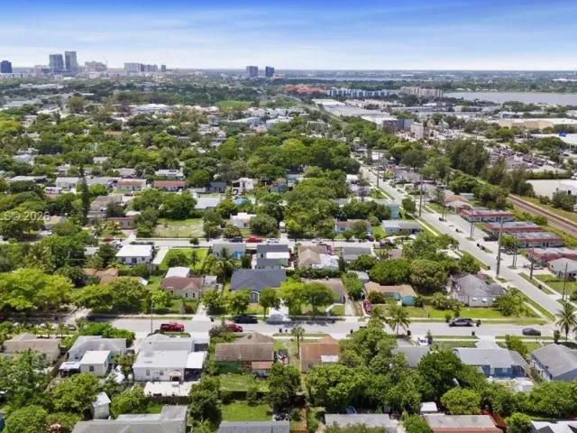 Дом в аренду по адресу 930 34th St - фото 7484681