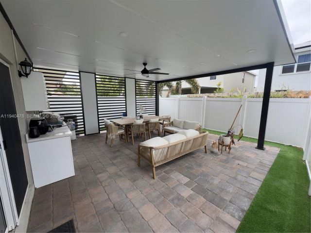 Дом в аренду по адресу 1842 SE 7th Ter 1842 - фото 7004639