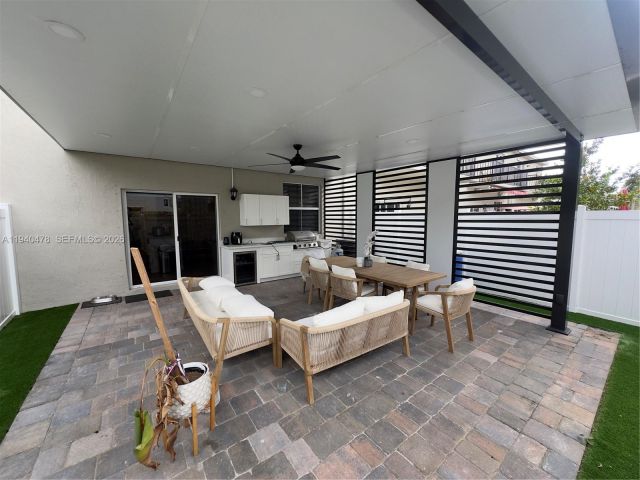 Дом в аренду по адресу 1842 SE 7th Ter 1842 - фото 7004641