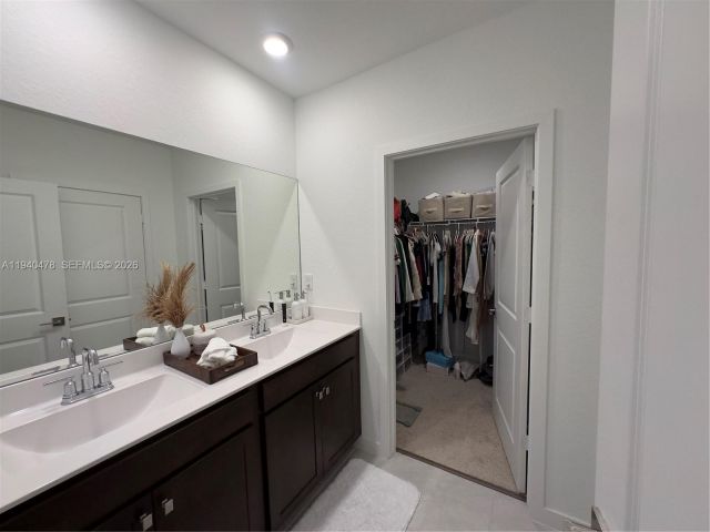 Дом в аренду по адресу 1842 SE 7th Ter 1842 - фото 7004650