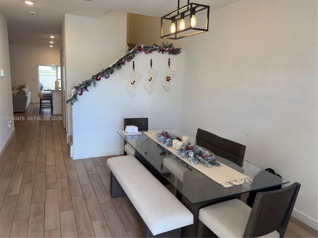 Дом в аренду по адресу 1842 SE 7th Ter 1842 - фото 7004655