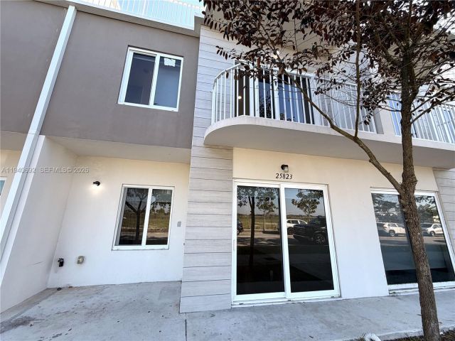 Дом в аренду по адресу 25823 SW 145th Ave - фото 7449321