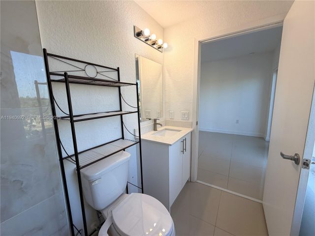 Дом в аренду по адресу 25823 SW 145th Ave - фото 7449340