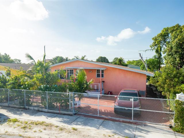 Продажа дома по адресу 827 NW 73rd St - фото 7532653