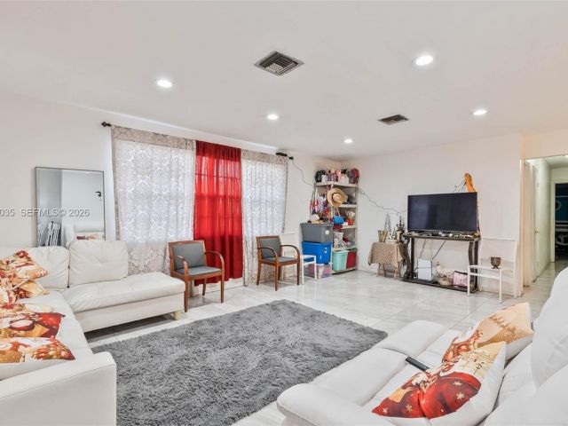 Продажа дома по адресу 827 NW 73rd St - фото 7532655