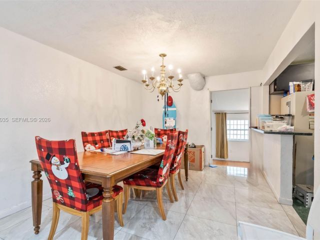 Продажа дома по адресу 827 NW 73rd St - фото 7532656