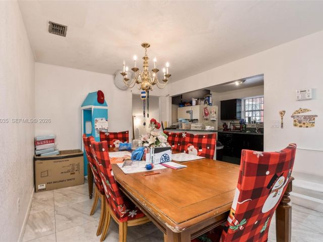 Продажа дома по адресу 827 NW 73rd St - фото 7532657