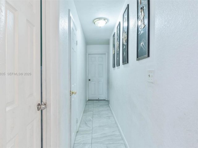 Продажа дома по адресу 827 NW 73rd St - фото 7532662