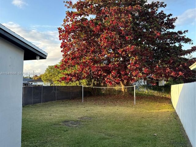 Дом в аренду по адресу 10335 SW 181st St 2 - фото 7478645
