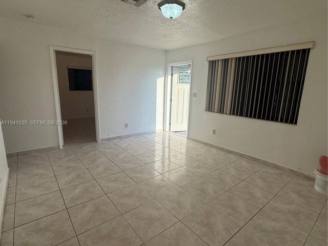 Дом в аренду по адресу 10335 SW 181st St 2 - фото 7478652