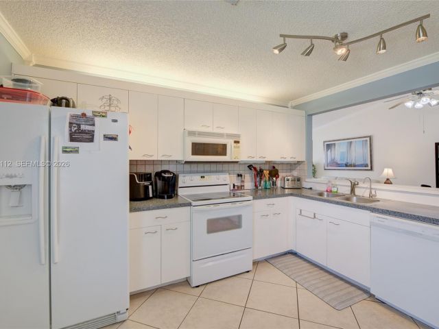 Дом в аренду по адресу 1248 W Lakes Dr 1248 - фото 7450656