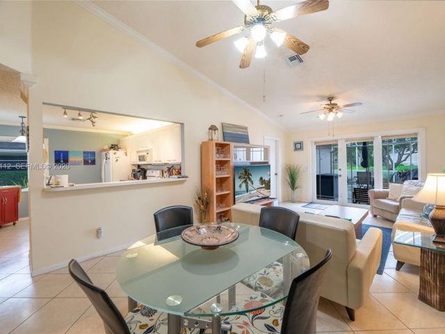 Дом в аренду по адресу 1248 W Lakes Dr 1248 - фото 7450660