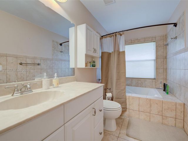 Дом в аренду по адресу 1248 W Lakes Dr 1248 - фото 7450673