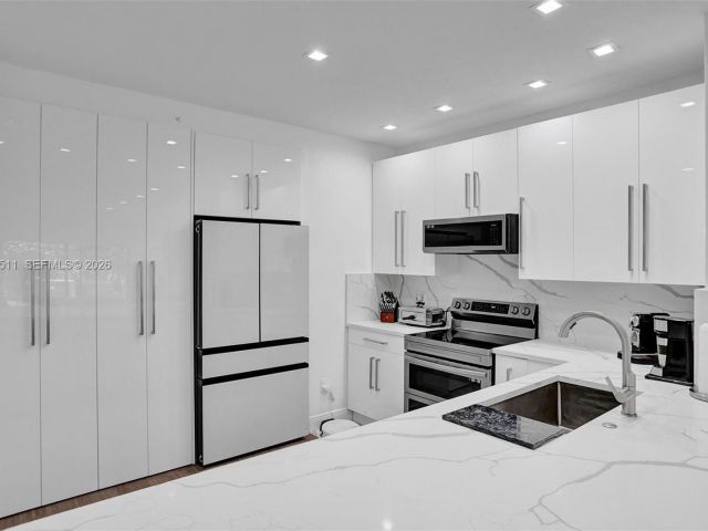 Продажа дома по адресу 21150 Jib Ct J12 - фото 7187677