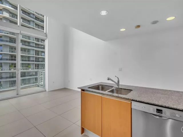 Продажа квартиры #2418 - фото 7019335