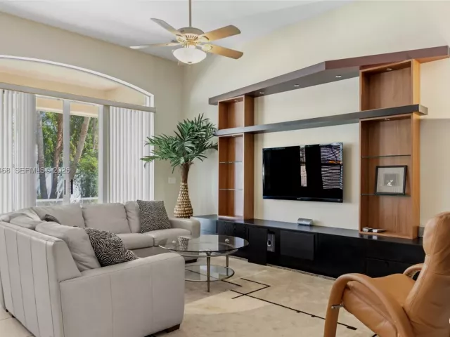 Продажа дома по адресу 15379 Fiorenza Cir - фото 7097844