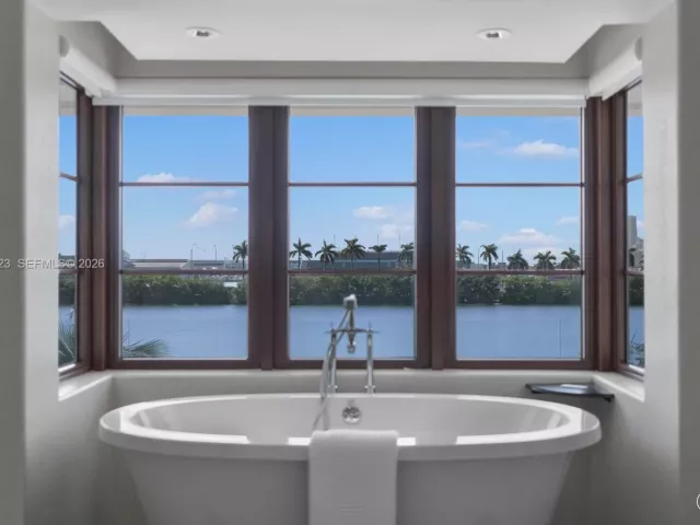 Продажа дома по адресу 288 S Coconut Ln - фото 7021437