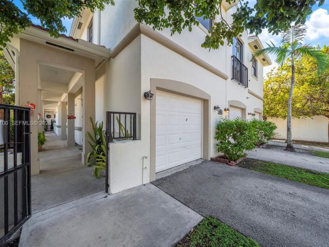 Дом в аренду по адресу 1730 Thomas St 3 - фото 7474255