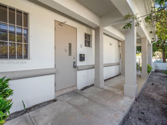 Дом в аренду по адресу 1730 Thomas St 3 - фото 7474258