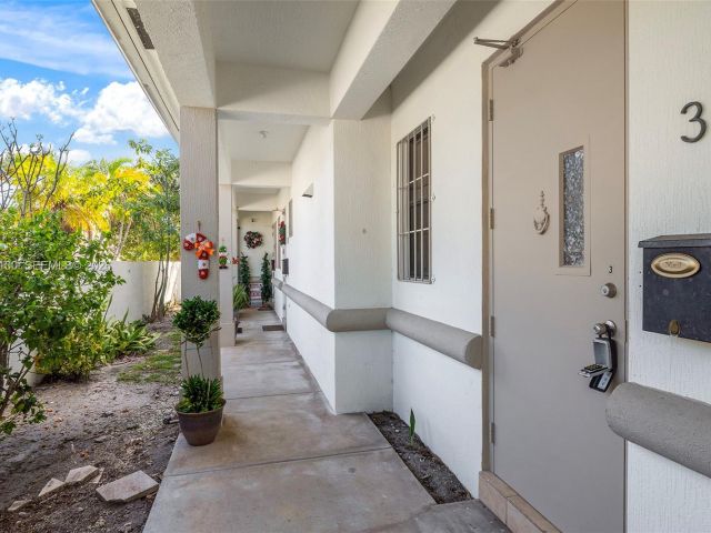 Дом в аренду по адресу 1730 Thomas St 3 - фото 7474260