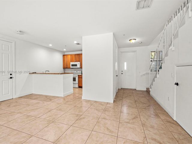 Дом в аренду по адресу 1730 Thomas St 3 - фото 7474268