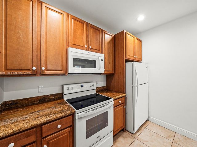 Дом в аренду по адресу 1730 Thomas St 3 - фото 7474274