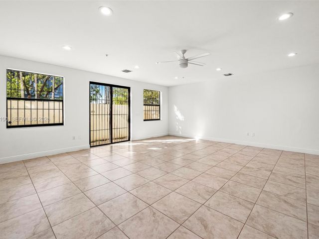 Дом в аренду по адресу 1730 Thomas St 3 - фото 7474278