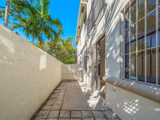 Дом в аренду по адресу 1730 Thomas St 3 - фото 7474280