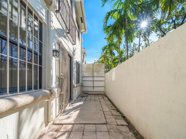 Дом в аренду по адресу 1730 Thomas St 3 - фото 7474283