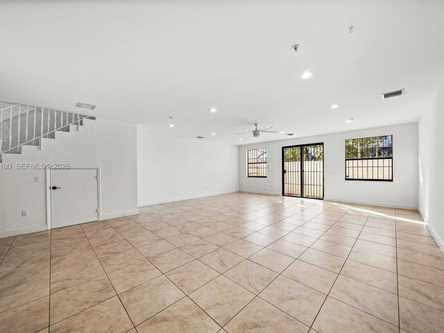 Дом в аренду по адресу 1730 Thomas St 3 - фото 7474286