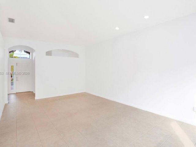 Дом в аренду по адресу 16222 SW 102nd Ter 0 - фото 7447071