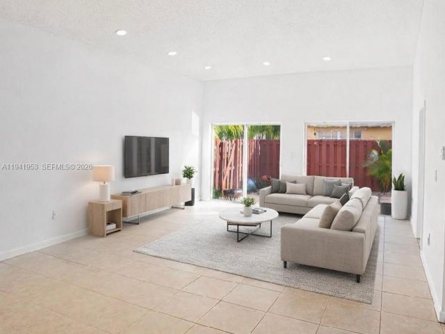 Дом в аренду по адресу 16222 SW 102nd Ter 0 - фото 7447074