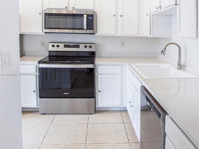 Дом в аренду по адресу 16222 SW 102nd Ter 0 - фото 7447076