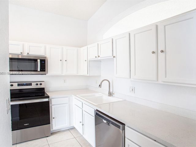 Дом в аренду по адресу 16222 SW 102nd Ter 0 - фото 7447077