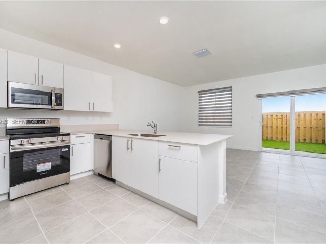 Дом в аренду по адресу 2747 SE 26th Rd 2747 - фото 7510860