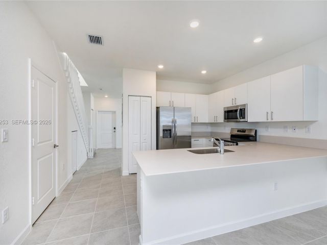 Дом в аренду по адресу 2747 SE 26th Rd 2747 - фото 7510871