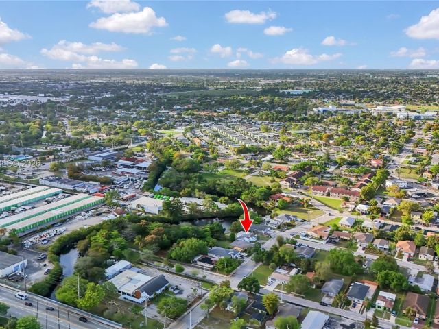 Продажа дома по адресу 649 NW 24th Ave - фото 7023009