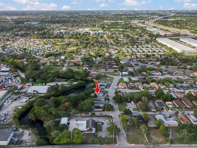 Продажа дома по адресу 649 NW 24th Ave - фото 7023010