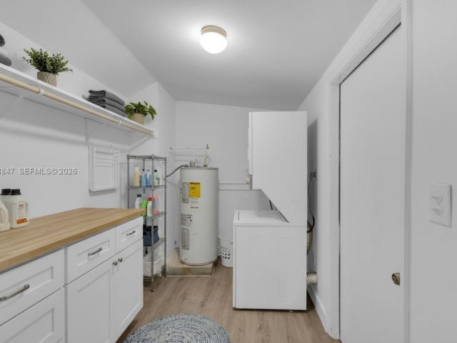 Продажа дома по адресу 649 NW 24th Ave - фото 7023011