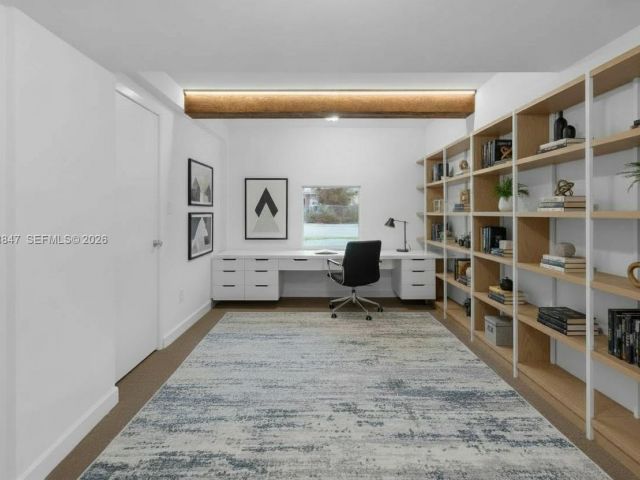 Продажа дома по адресу 649 NW 24th Ave - фото 7023013