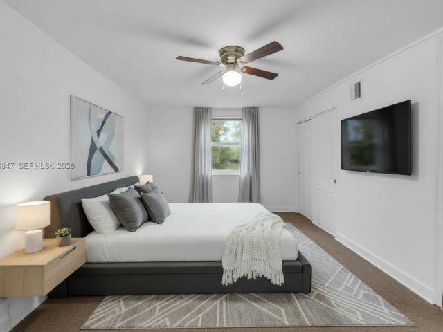 Продажа дома по адресу 649 NW 24th Ave - фото 7023017