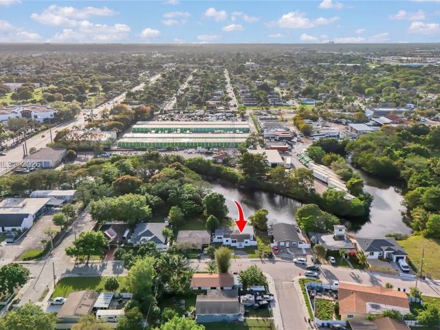 Продажа дома по адресу 649 NW 24th Ave - фото 7023020