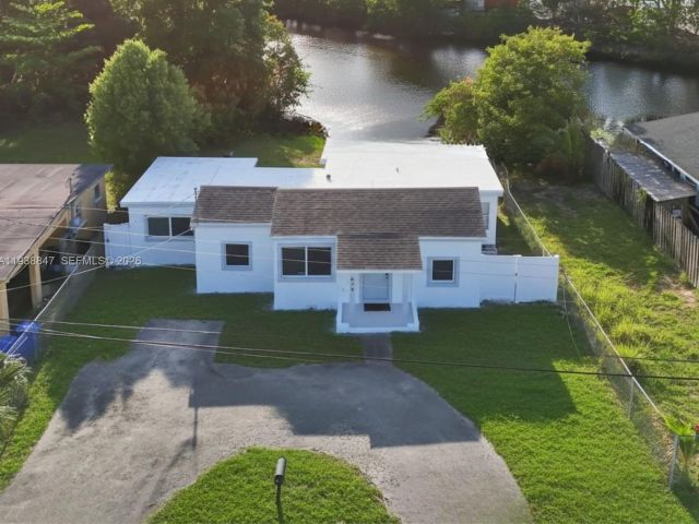 Продажа дома по адресу 649 NW 24th Ave - фото 7023021