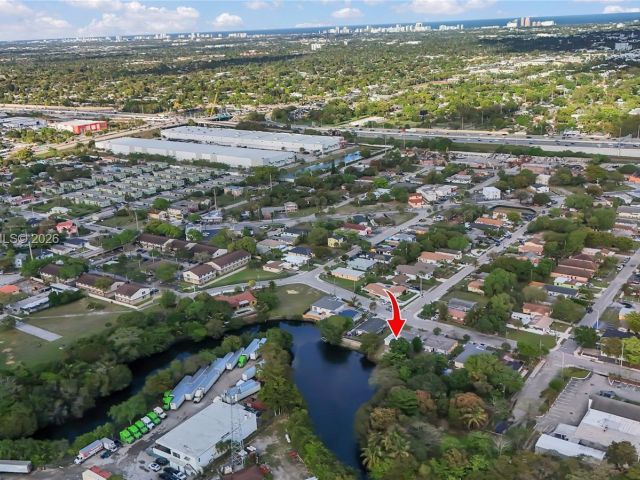 Продажа дома по адресу 649 NW 24th Ave - фото 7461952