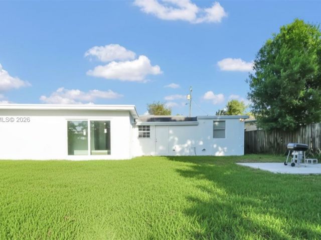 Продажа дома по адресу 649 NW 24th Ave - фото 7461954