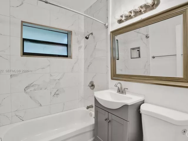 Продажа дома по адресу 1050 NE 153rd Ter - фото 7146981