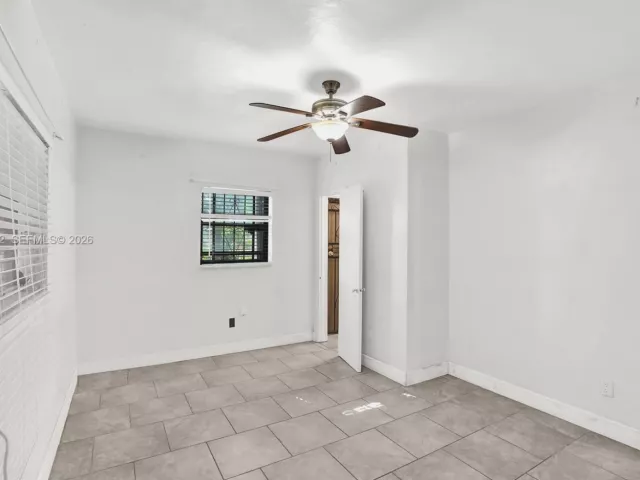 Продажа дома по адресу 1050 NE 153rd Ter - фото 7146983